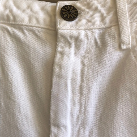 PRE-OWNED MUMU BLUE WOMEN'S WHITE DENIM SHORTS- SIZE 29 - Picture 4 of 7